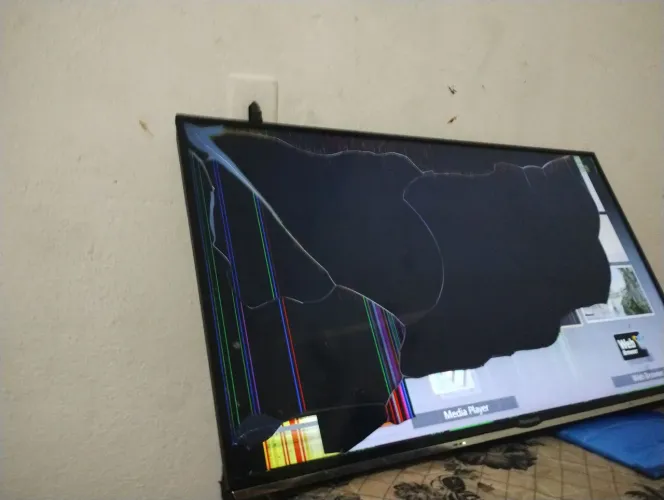 Boa tv pra quem aproveitar tá funcionando tudo nela 