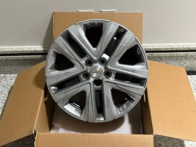 Rodas de Ferro Aro 17 com calotas - Furação 5x105 (Produto Original GM)