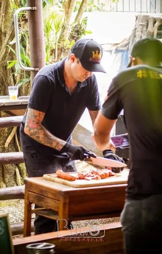 Churrasqueira profissional e hamburgada