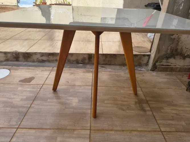 Mesa 4 cadeiras com vidro quebrado