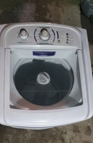Máquina de lavar roupas Eletrolux 15kg