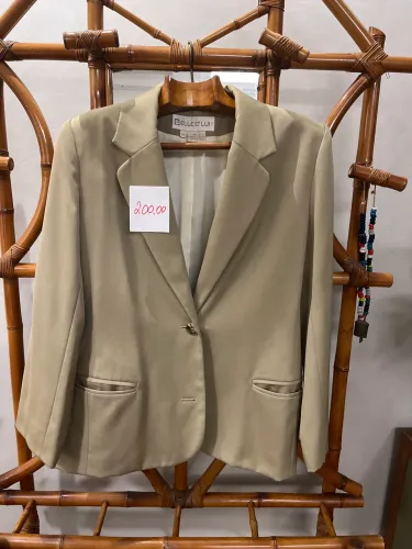 vendo terninho/blazers alfaiataria otimo estado, grifes importadas, tam 42/44".