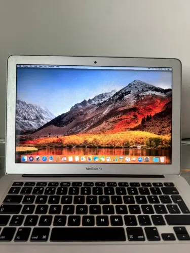 MACBOOK AIR 2017 13 POLEGADAS 8 GB + CARREGADOR ORIGINAL APPLE