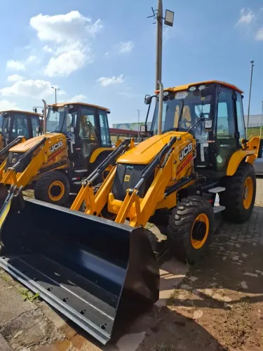 Retroescavadeira JCB Ano 2024 NOVA / SEM USO com garantia de 01 ano de fabrica