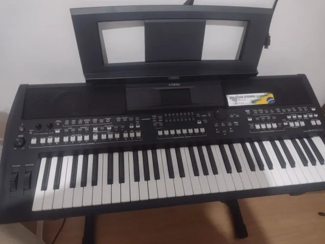 Vendo um teclado Yamaha sx6000 novo na Caixa completo