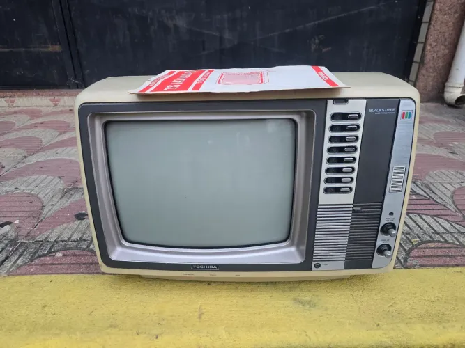 TV -14 Polegadas TS 141/142 A-ET Antiga super concervada<br><br>TV TOSHIBA-14 Polegadas