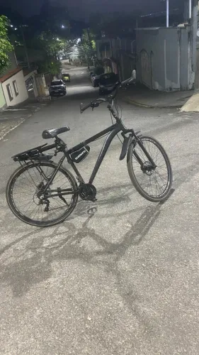 bicicleta aro 29! Equipada com freios MT200, suspensão flutuante, pára-lama correndo muit!