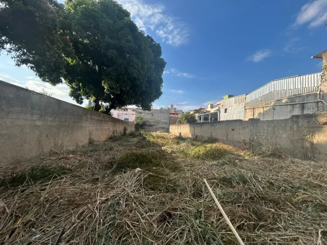 LOTE À VENDA NO BAIRRO OURO PRETO!