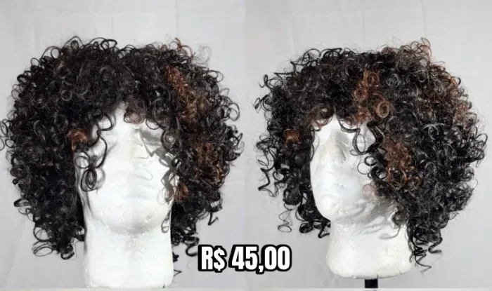 Peruca castanha média cacheada