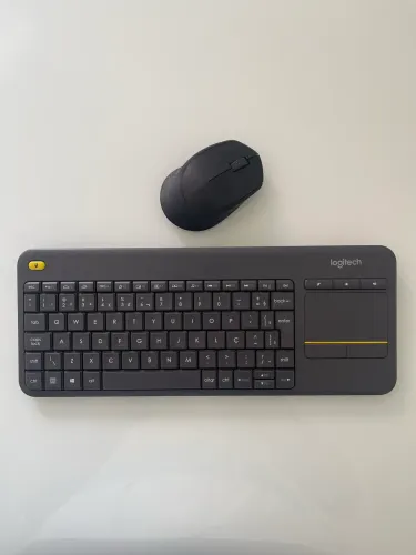 Teclado Logitech K400 Plus sem Fio Tochpad Integrado + Mouse Logitech M280 sem Fio