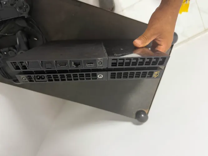 Ps4 com duas Manete