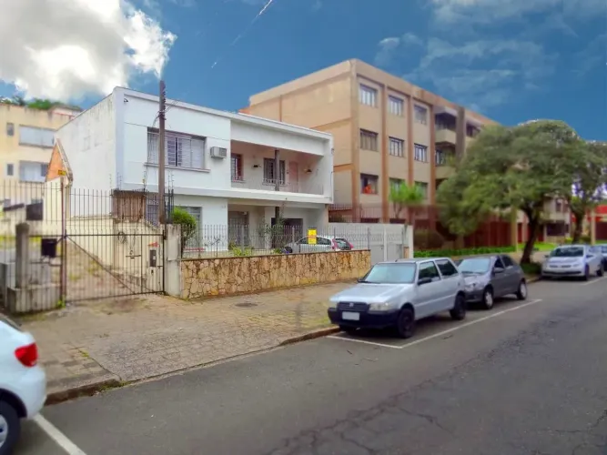 Casa comercial próximo ao Supermercado Festval no Alto da XV [817.001]
