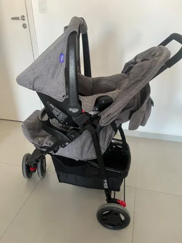 Kit Carrinho de bebe e bebê conforto