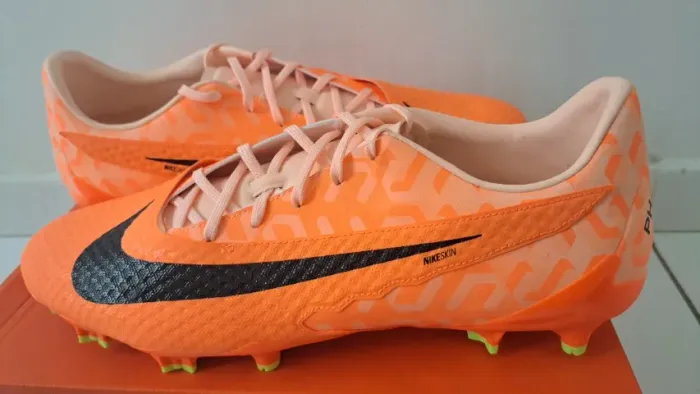 Chuteira nike phantom campo trava