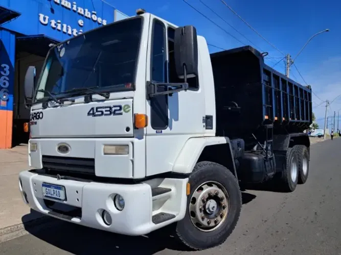 Ford Cargo 4532 6X2 Basculante - (2010)