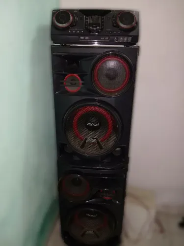 Vendo som - Pouco tempo de uso, está novo ainda.