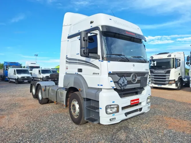 Mercedes Benz Axor 2544S ano 2021 Suspensão de mola