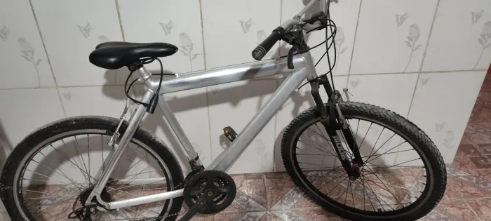 Bicicleta de alumínio
