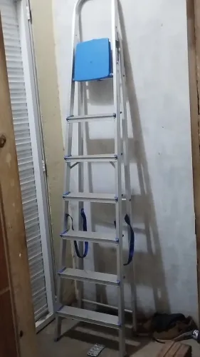 Vendo está escada de alumínio