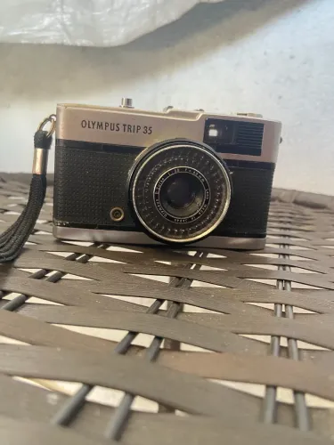 Vendo esta câmera analógica vintage Olympus Trip 35 para Decoração/ colecionadores