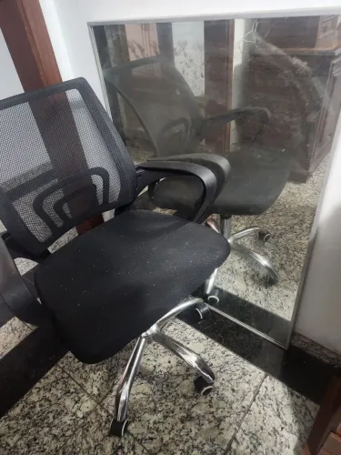 Cadeira de Escritório Giratória Ergonômica Preta e Espelho