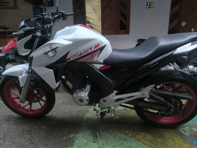 CB Twister 250F 2022 R$ 18.500,00