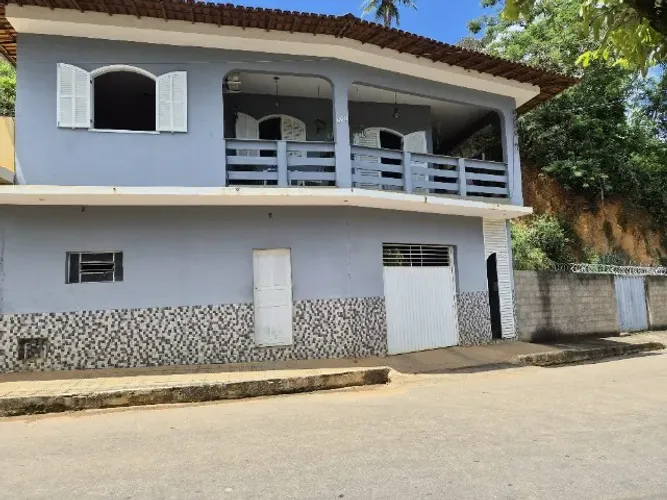 Casa com lojão em Astolfo Dutra - Minas