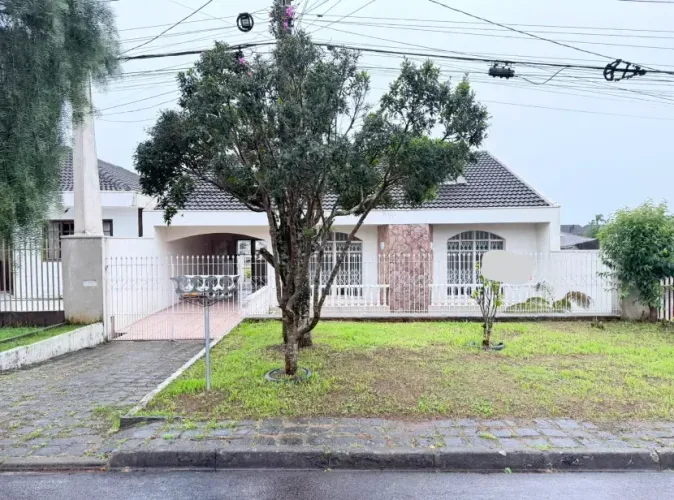 Imóvel para aluguel possui 320 metros quadrados com 3 quartos em Boa Vista - Curitiba - PR