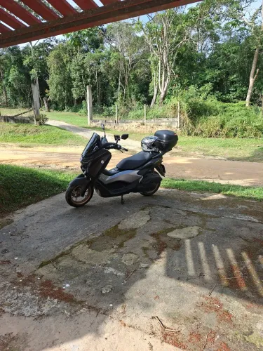 Olá venho aqui vender minha en x max 160cc único dono, todas revisões feita em yamaha.