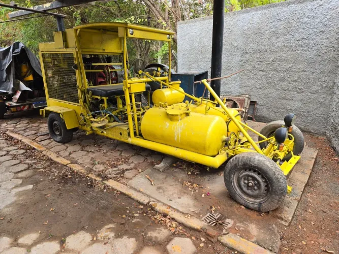 Máquina de Sinalização e Demarcação Viária