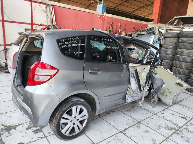 VENDO LATERAL TRASEIRA HONDA FIT 2013