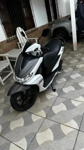 Yamaha fluo 125 branca pouco km