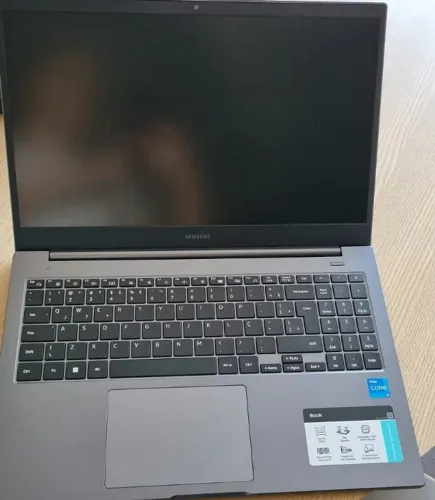 Samsung Book 15,6" i5 11ª ger. SSD 256GB + caixa