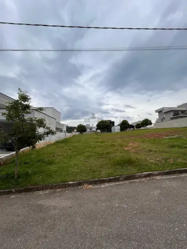Terreno em Condomínio - Condomínio Terras do Vale - Bairro do Grama - Caçapava - 300m².