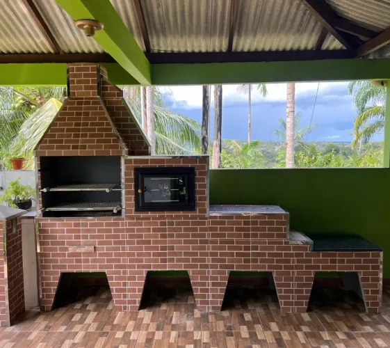Conjunto churrasqueira forno e fogão a lenha