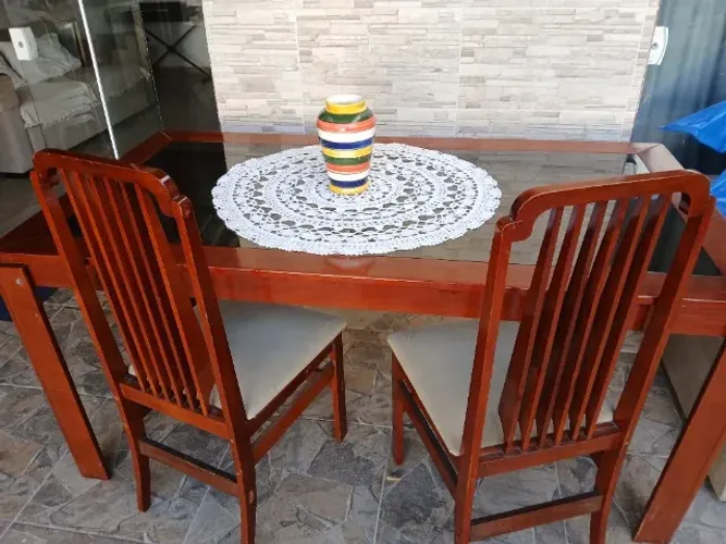 Mesa de jantar com 6 cadeiras