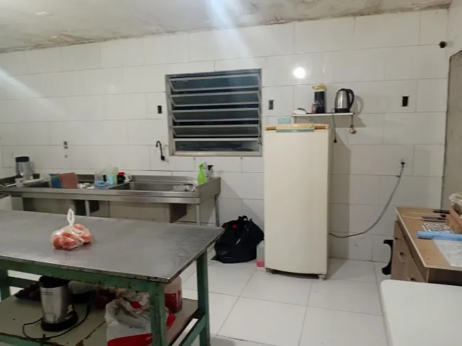 Hamburgueria delivery cozinha industrial em funcionamento 