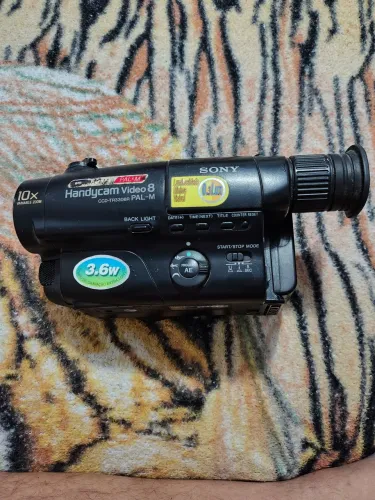 Sony Handycam Video 8, modelo CCD-TR330BR, item de colecionador não sei se está funcionand