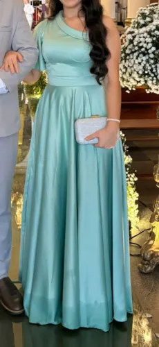 Vende-se vestido de festa, usado apenas uma única vez.