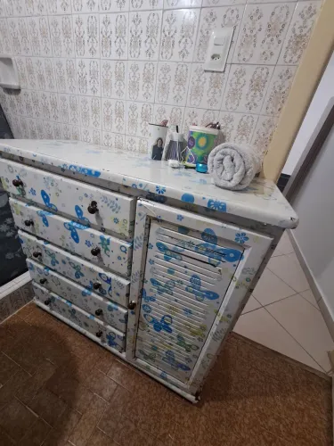 Cômoda de madeira