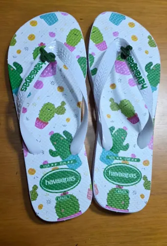 Chinelo cactos, 39/40, com pingente