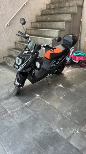 Moto chefe - jet 1000 - excelente estado e pouco rodada 