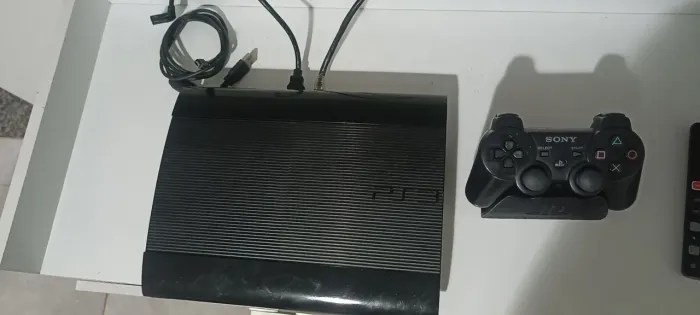 Ps3 SUPER SLIM Impecável, bloqueado 4 jogos mídia digital, Controle original 700,00