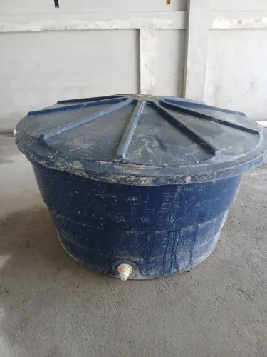 Caixa dagua usada