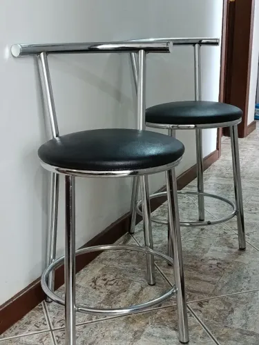 Cadeiras estilo banqueta