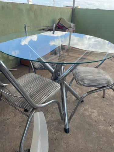 Mesa de vidro 200$ / 4 Cadeiras 100$