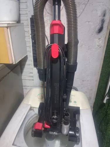 Aspirador de pó funcionando bem em perfeita condições