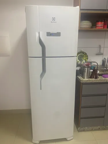 Geladeira eletrolux 1 ano de uso 