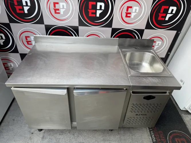 VENDO UM BALCÃO REFRIGERADO 2 PORTAS COM PIA TODO EM AÇO INOX 304 AR FORÇADO 