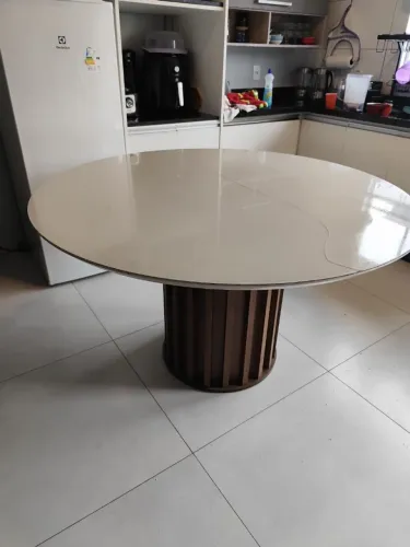 Mesa de Vidro Redonda 6 Lugares ( não tem cadeiras)